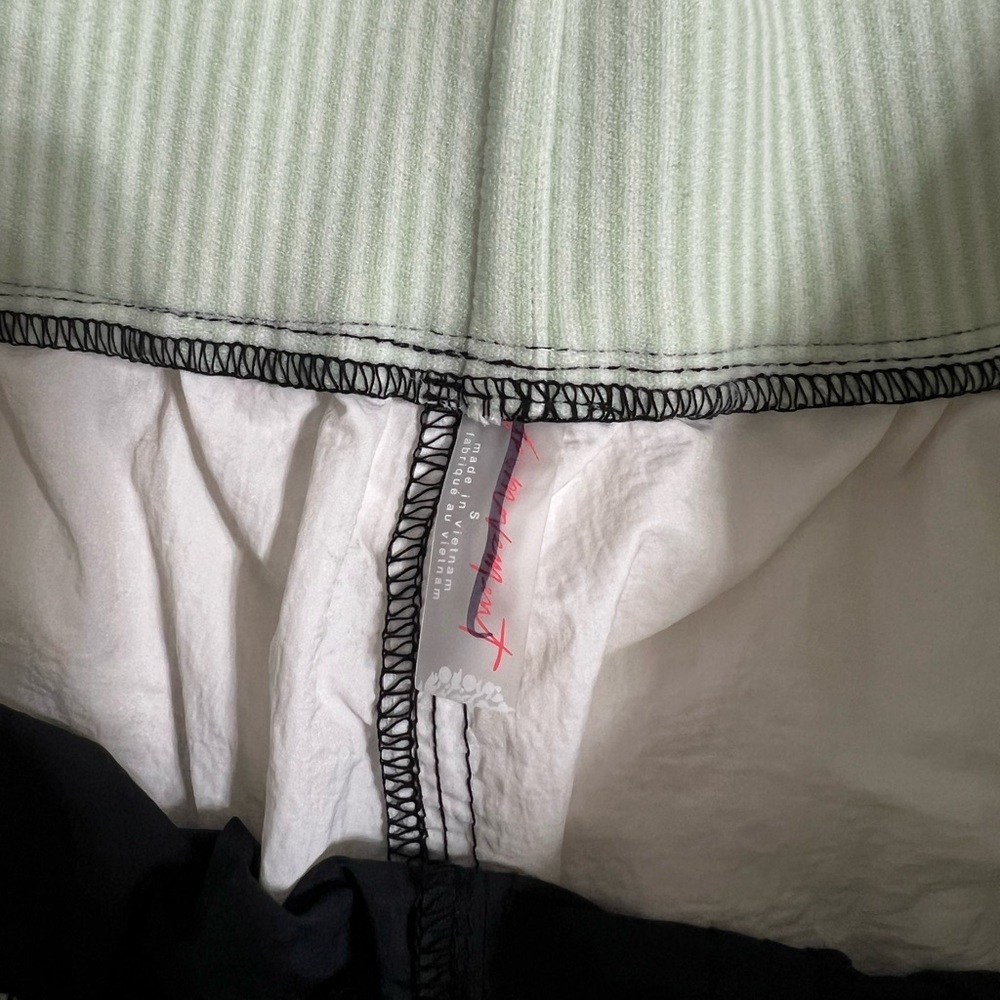 FREE PEOPLE movement shorts - Picture 10 of 16